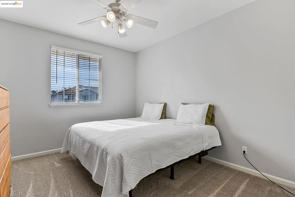 THE LAKES - Residential