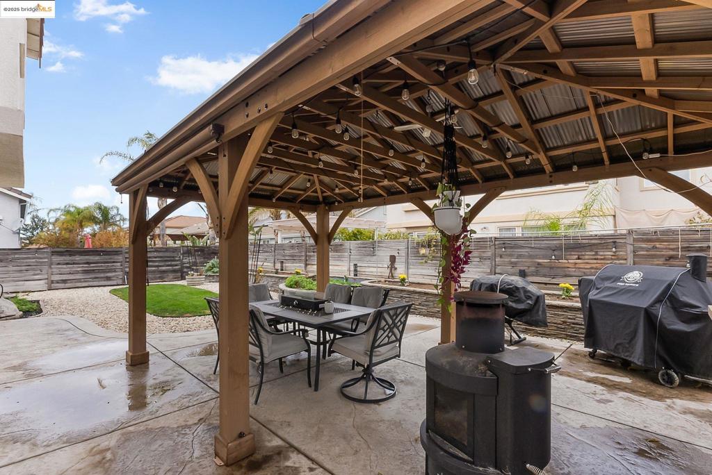 THE LAKES - Residential