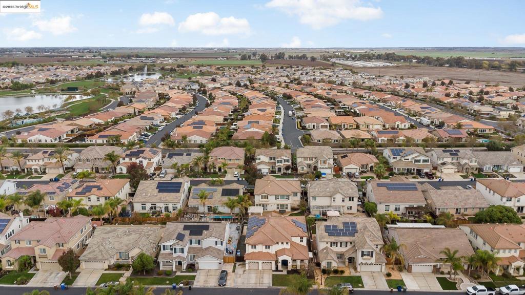 THE LAKES - Residential