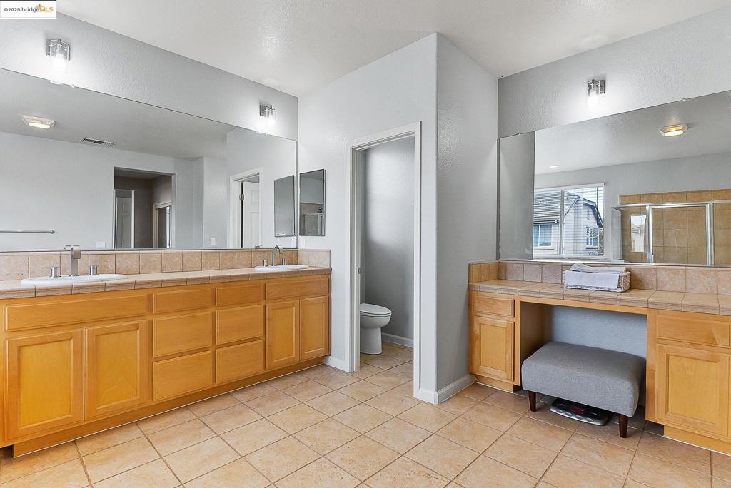 THE LAKES - Residential