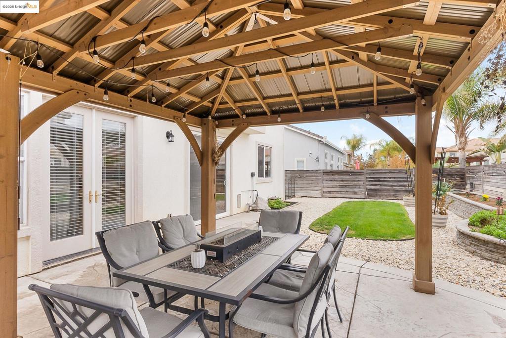 THE LAKES - Residential