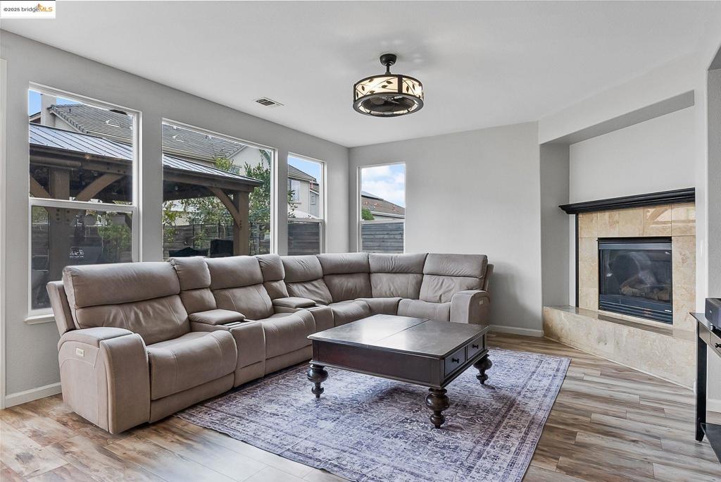 THE LAKES - Residential