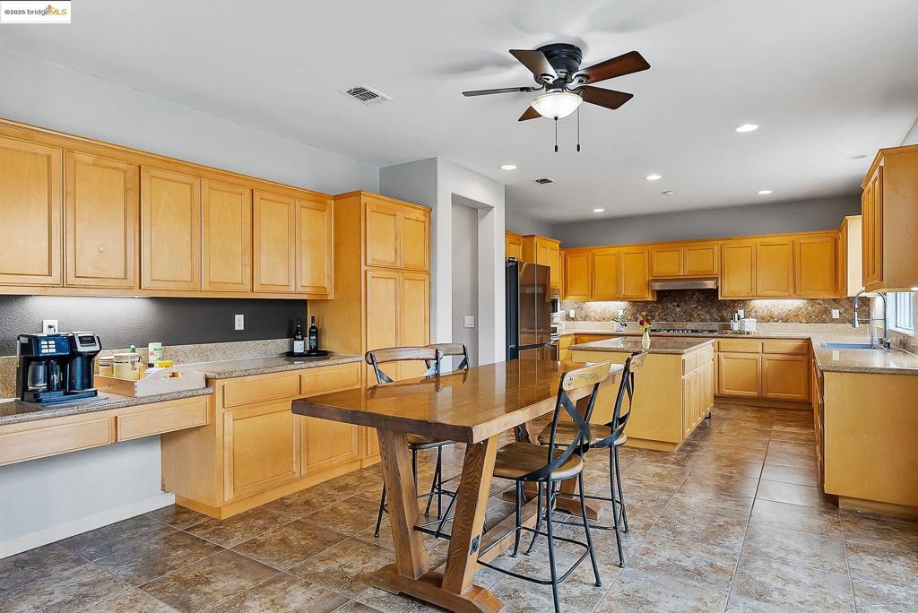 THE LAKES - Residential