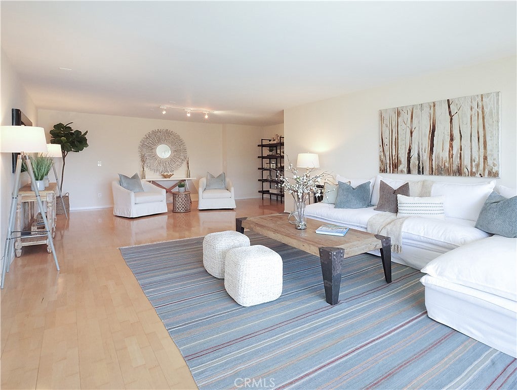 6526 Ocean Crest A215