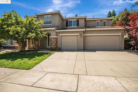 Photo of 1319 Teal Hollow Dr Dr, Yuba City, CA 95993 (MLS # 41119524)