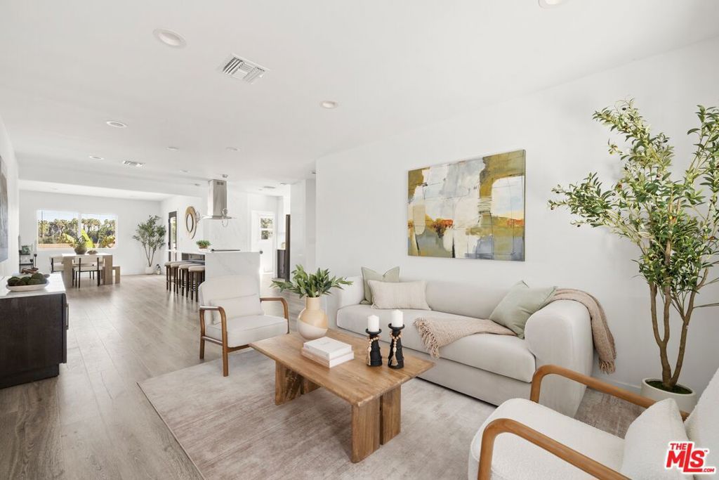 Photo of 6160 Shoshone Avenue, Encino, CA 91316 (MLS # 26671635)