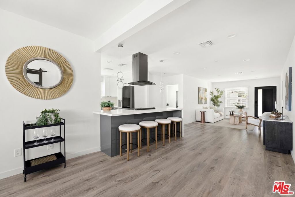 Photo of 6160 Shoshone Avenue, Encino, CA 91316 (MLS # 26671635)