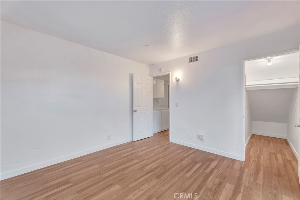609 E Phillips