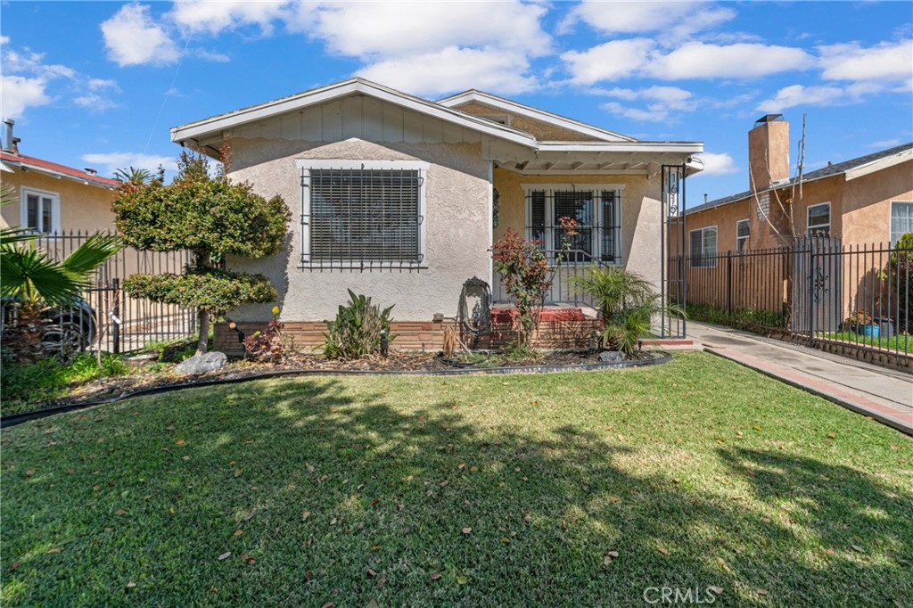 Charming LA Home with ADU Potential – $20K Grant Eligible! Inquire with agent.
Welcome to 1619 W 71st St, a 2-bed, 1-bath gem near SoFi, DTLA & major freeways. With a detached 2-car garage potential for an ADU, nice backyard, gated front yard, and long driveway for 3+ cars, this home is bursting with opportunity.
Bring your vision, creativity, and make it your own—plus take advantage of a $20,000 grant (qualifying census tract). Priced to sell, don’t miss out—schedule your showing today!