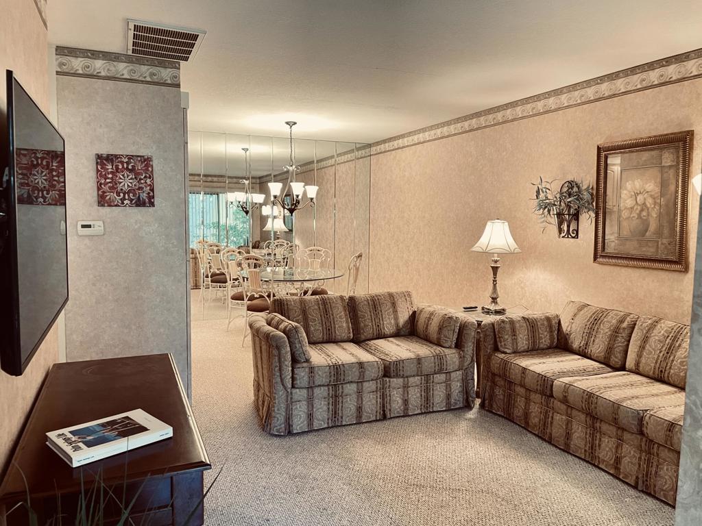 2812 N Auburn Court 107