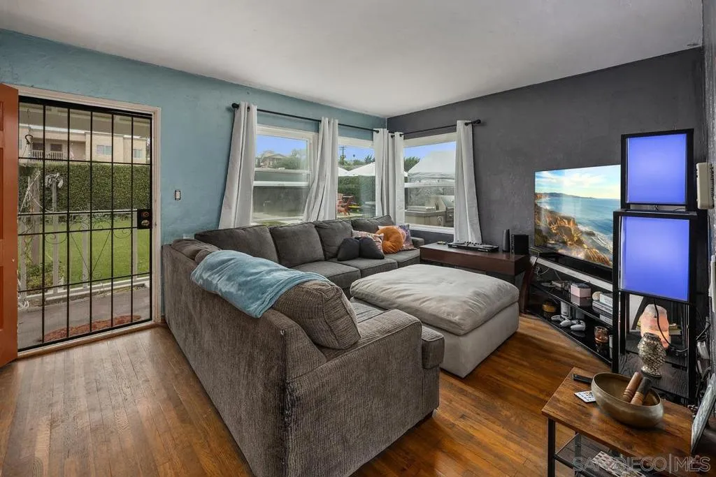 San Diego, California 92109, United States, 5 Bedrooms Bedrooms, ,3 BathroomsBathrooms,Residential,Active,189040