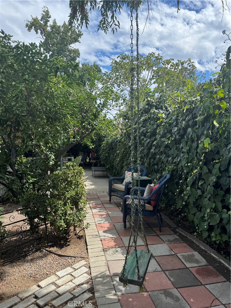 6137 Clybourn Avenue