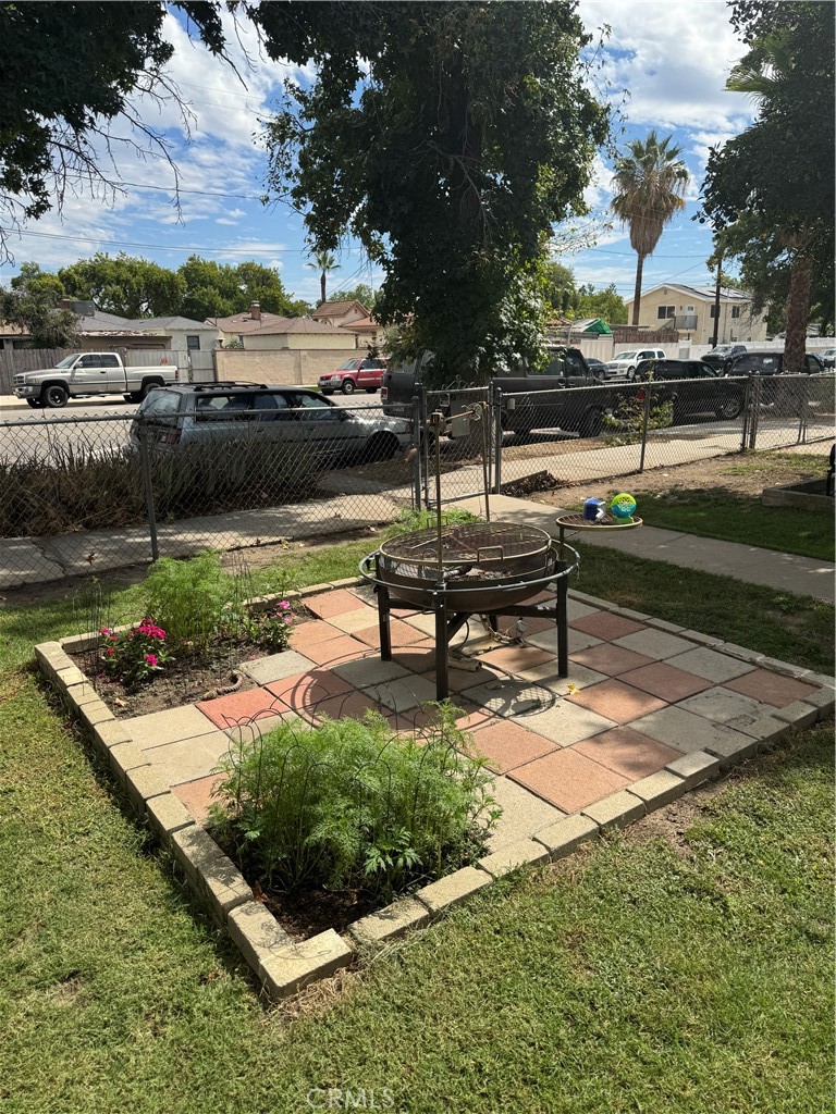 6137 Clybourn Avenue