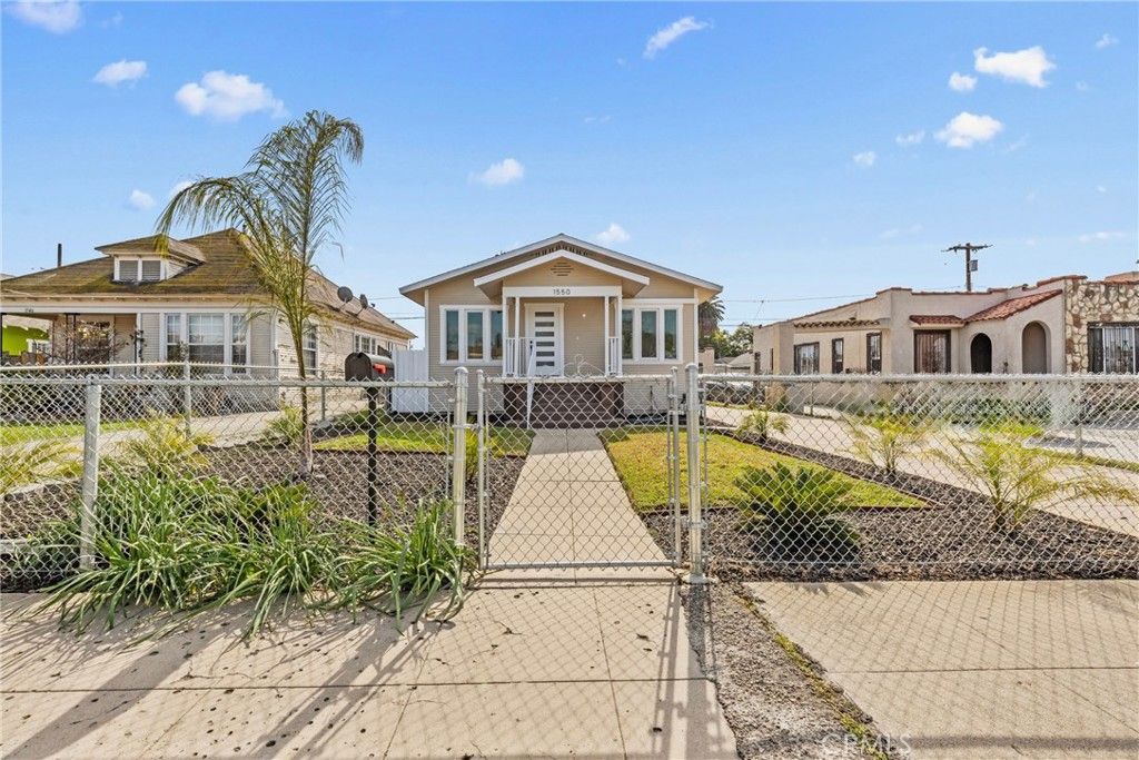 Photo of 1550 w 70th St St, Los Angeles, CA 90047 (MLS # IN25268975)