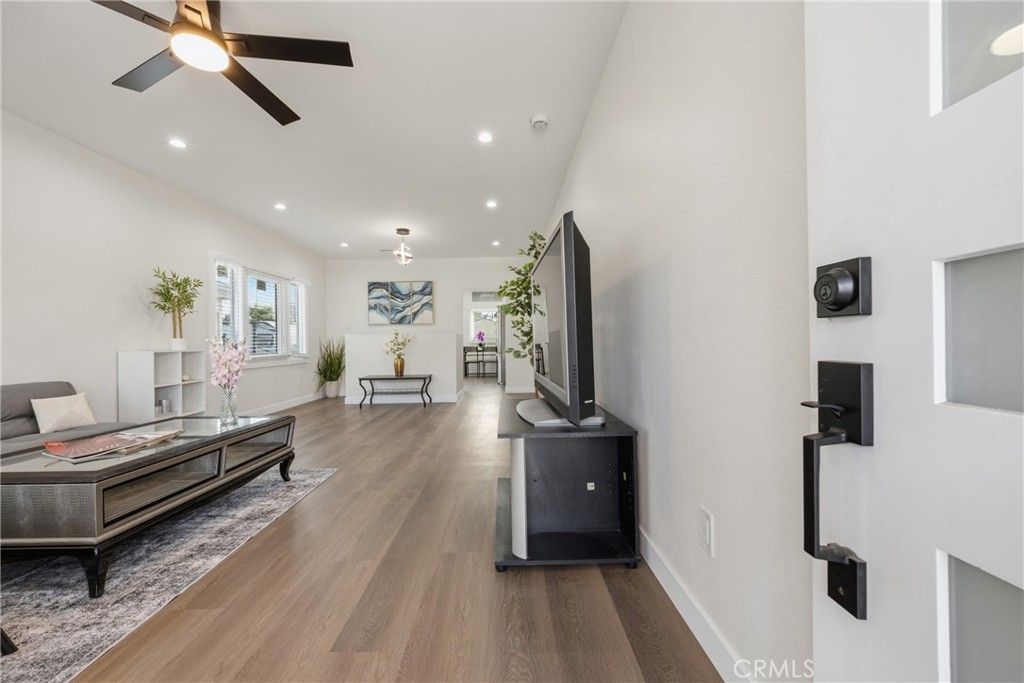 Photo of 1550 w 70th St St, Los Angeles, CA 90047 (MLS # IN25268975)