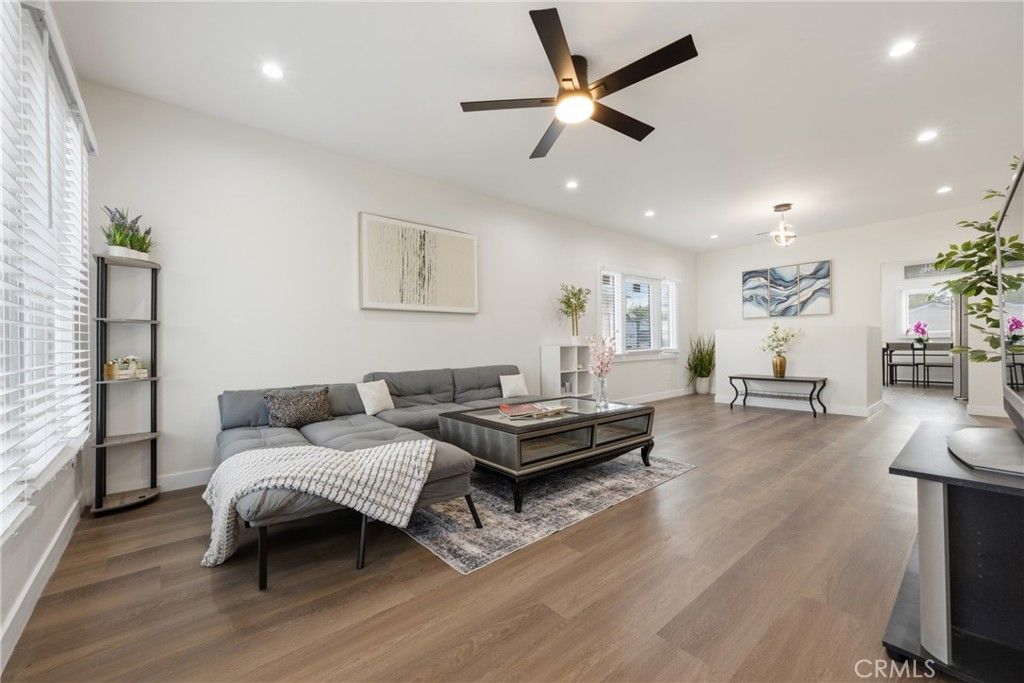 Photo of 1550 w 70th St St, Los Angeles, CA 90047 (MLS # IN25268975)