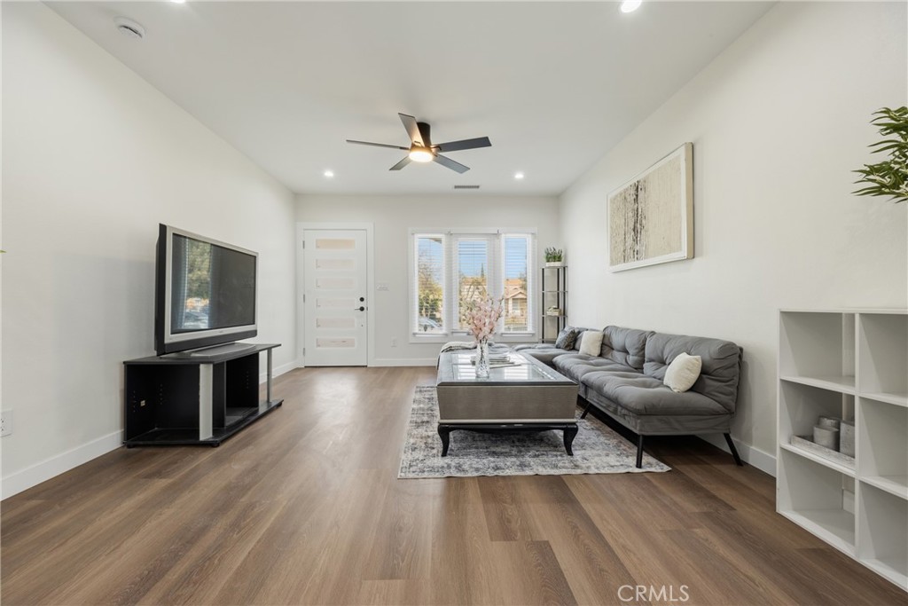 1550 W 70th St