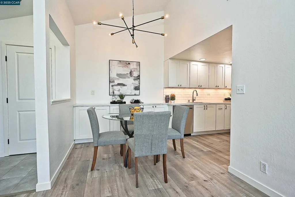 Pleasant Hill, California 94523, United States, 2 Bedrooms Bedrooms, ,2 BathroomsBathrooms,Residential,Active,187768