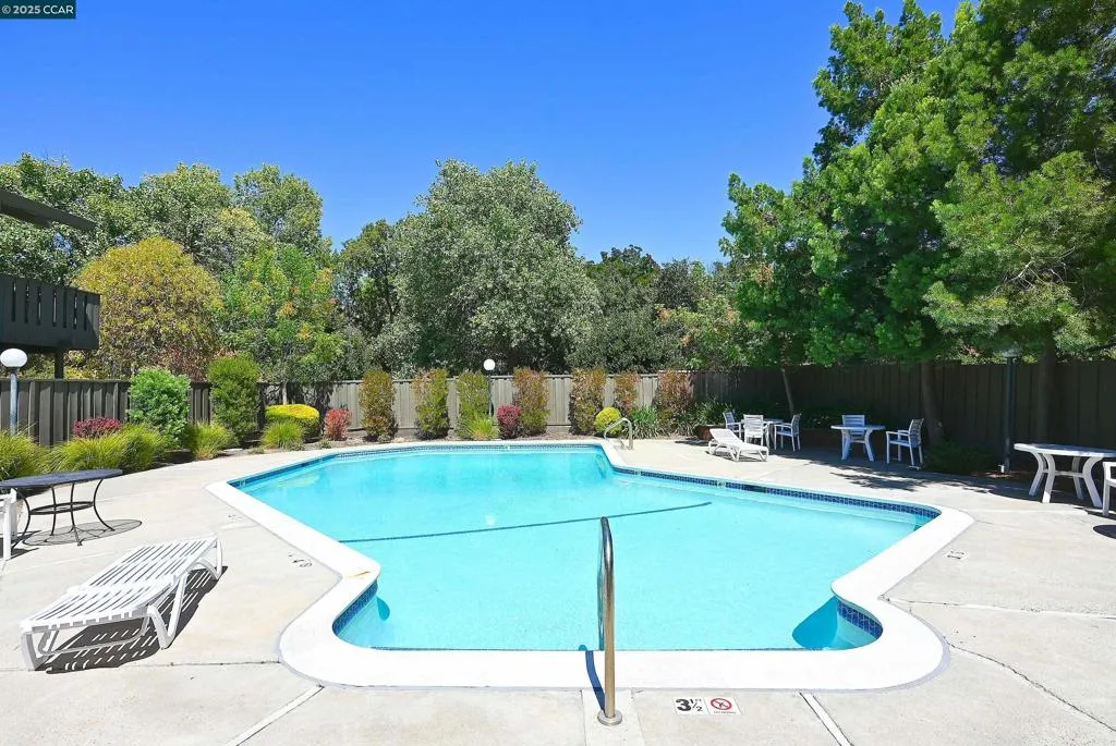 Pleasant Hill, California 94523, United States, 2 Bedrooms Bedrooms, ,2 BathroomsBathrooms,Residential,Active,187768