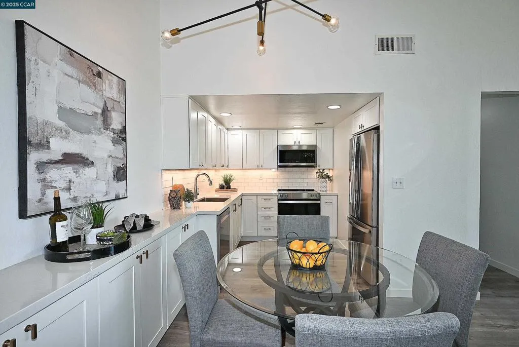 Pleasant Hill, California 94523, United States, 2 Bedrooms Bedrooms, ,2 BathroomsBathrooms,Residential,Active,187768