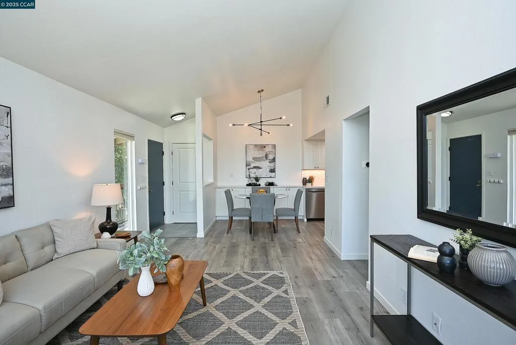 Pleasant Hill, California 94523, United States, 2 Bedrooms Bedrooms, ,2 BathroomsBathrooms,Residential,Active,187768