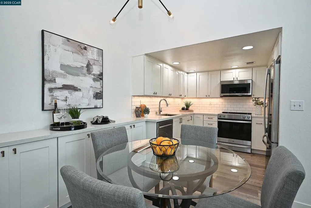 Pleasant Hill, California 94523, United States, 2 Bedrooms Bedrooms, ,2 BathroomsBathrooms,Residential,Active,187768