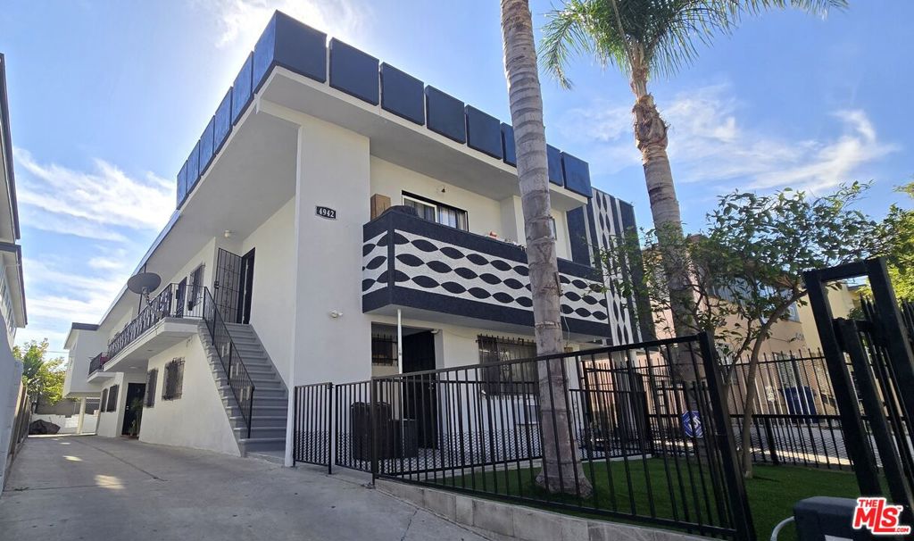 4942 Rosewood Avenue