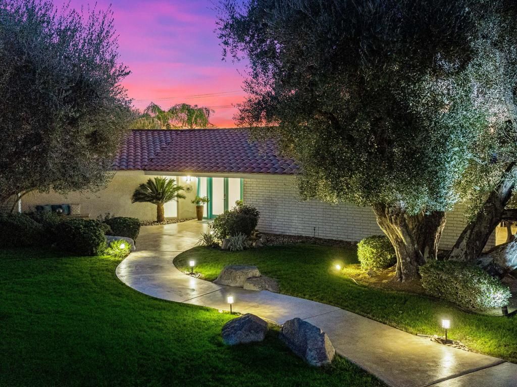 Photo of 73484 Goldflower Street, Palm Desert, CA 92260 (MLS # 219138265DA)