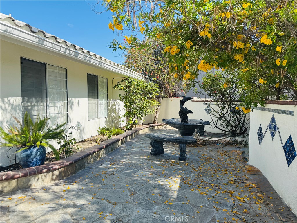 2316 Camino Monte