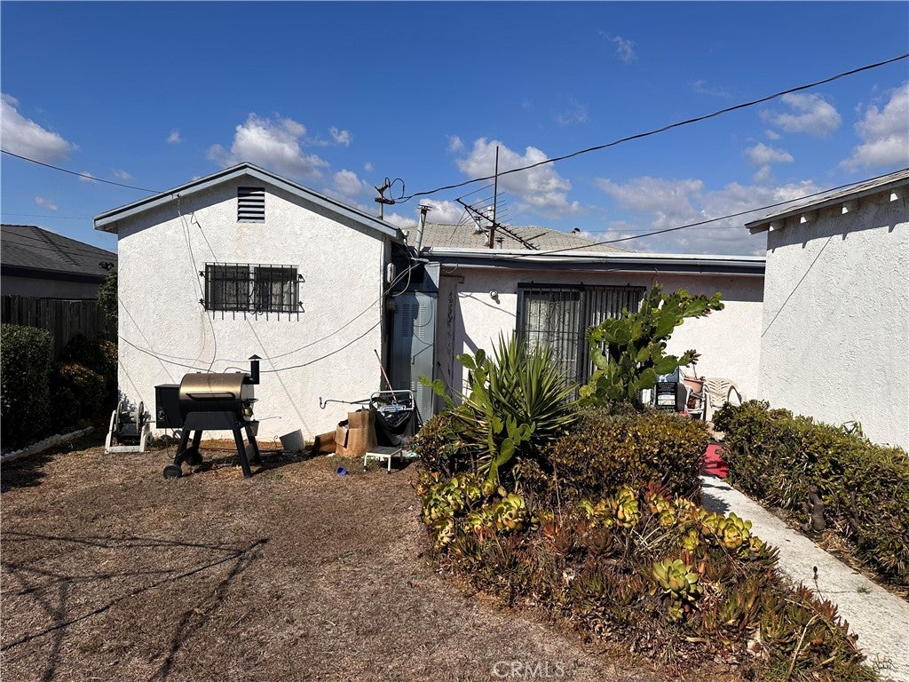 2606 W Claude