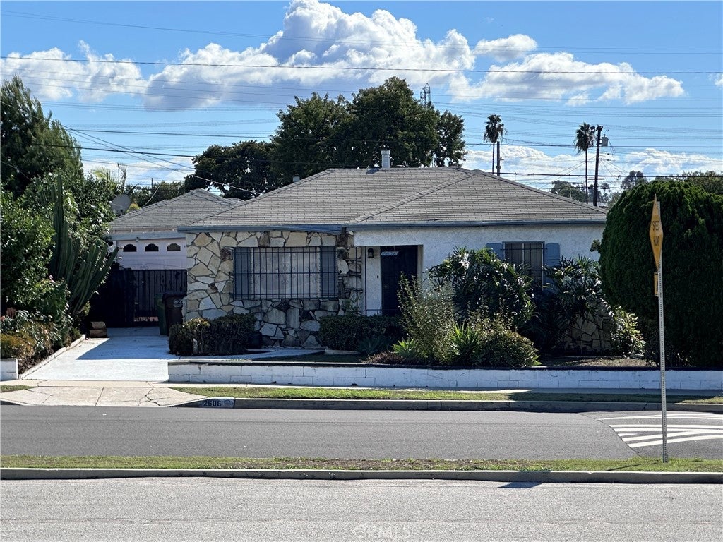 2606 W Claude