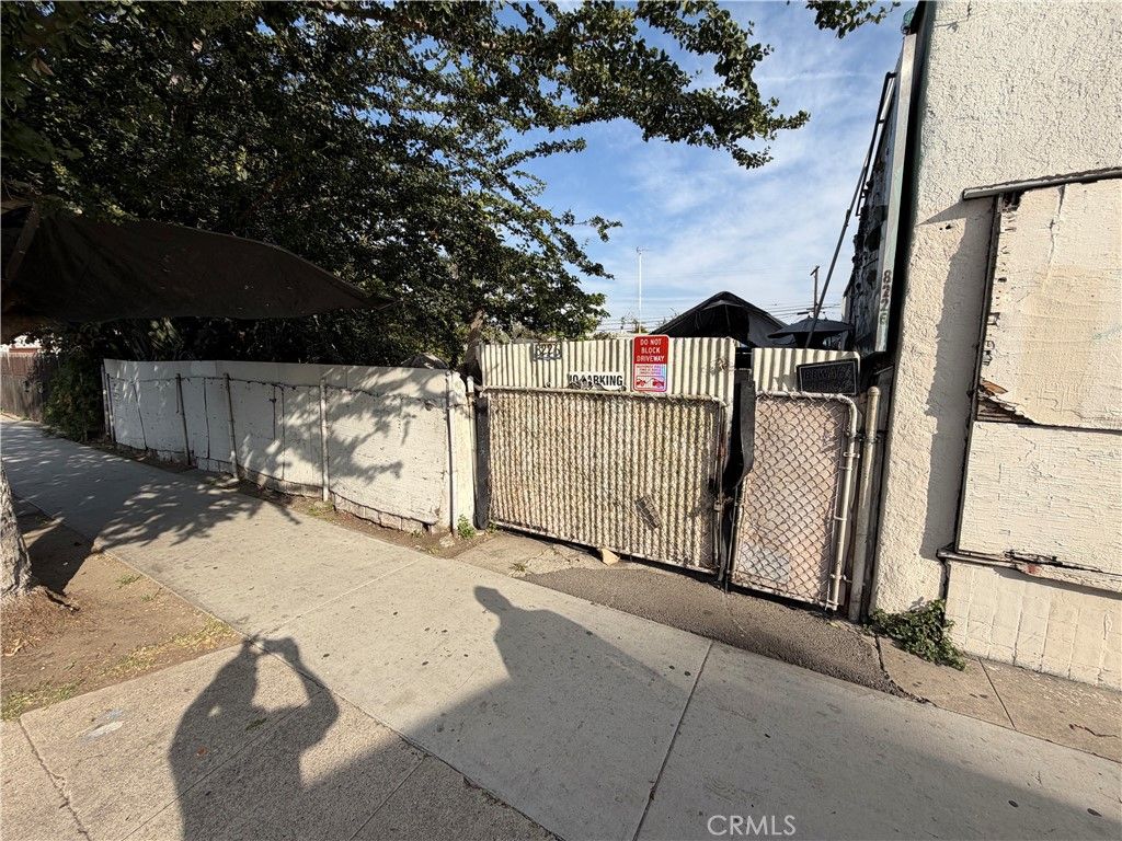 Photo of 8226 S Main St, Los Angeles, CA 90003 (MLS # DW25281886)