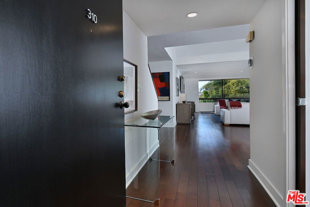 Photo of 851 N Kings Road #310, West Hollywood, CA 90069 (MLS # 25623183)