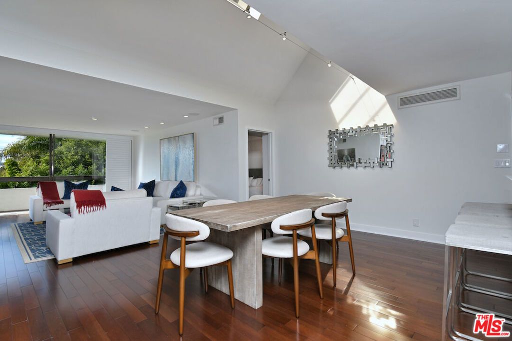 Photo of 851 N Kings Road #310, West Hollywood, CA 90069 (MLS # 25623183)