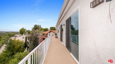 Photo of 5035 Escobedo Drive, Woodland Hills, CA 91364 (MLS # 26783731)