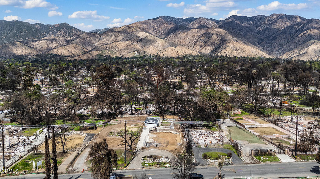 369 E Altadena Dr