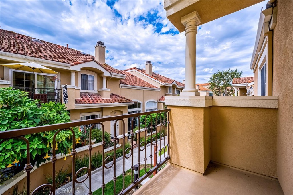 Applause (APP) - Residential Lease