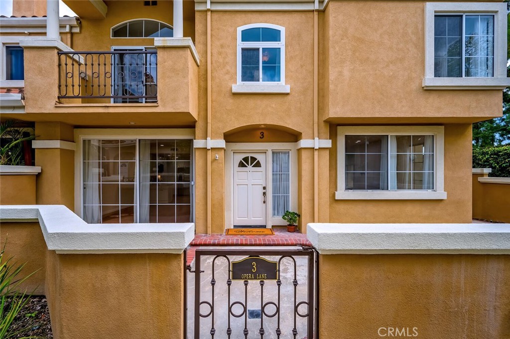 3 Opera Ln.