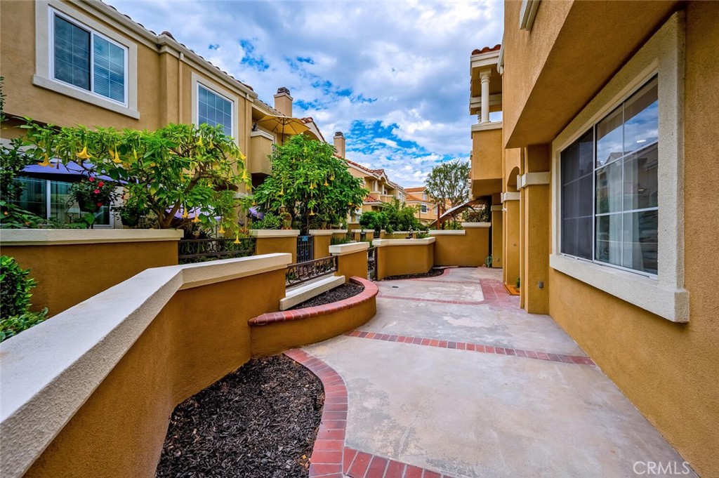 Applause (APP) - Residential Lease