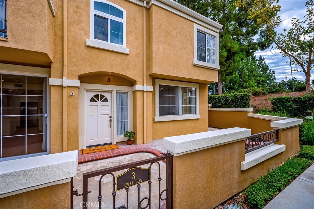 Applause (APP) - Residential Lease