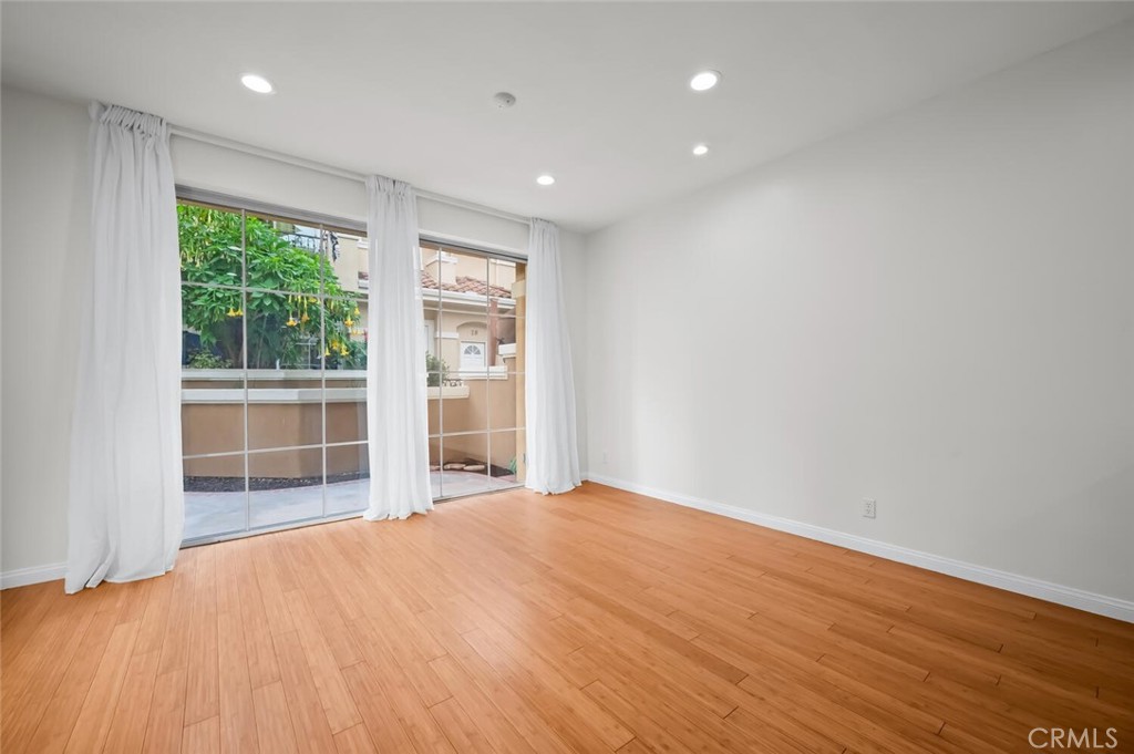 Applause (APP) - Residential Lease