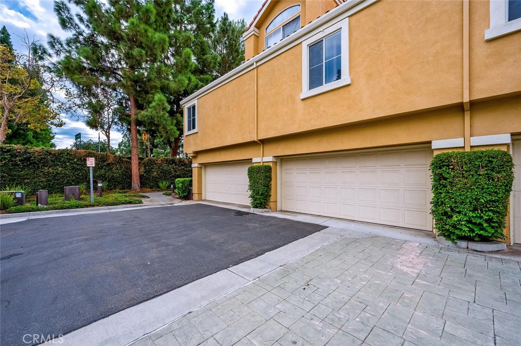 Applause (APP) - Residential Lease