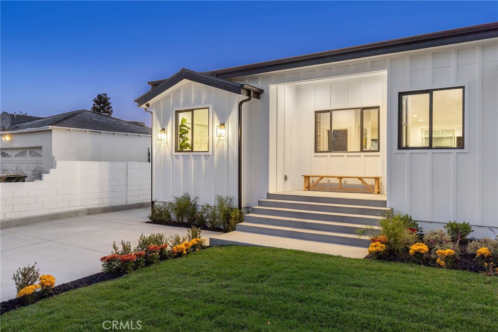 5537 Sunnyslope Avenue