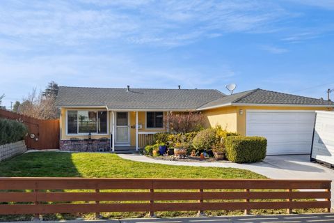 Photo of 2709 Limerick Road Rd, San Pablo, CA 94806 (MLS # 41122330)