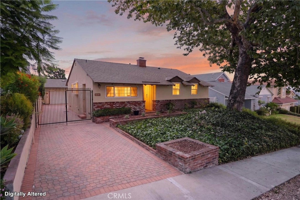 742 Irving DR