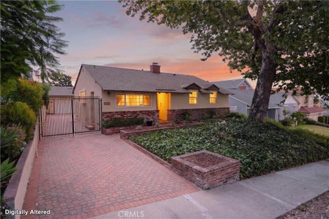 Photo of 742 Irving DR, Burbank, CA 91504 (MLS # CV26163945)