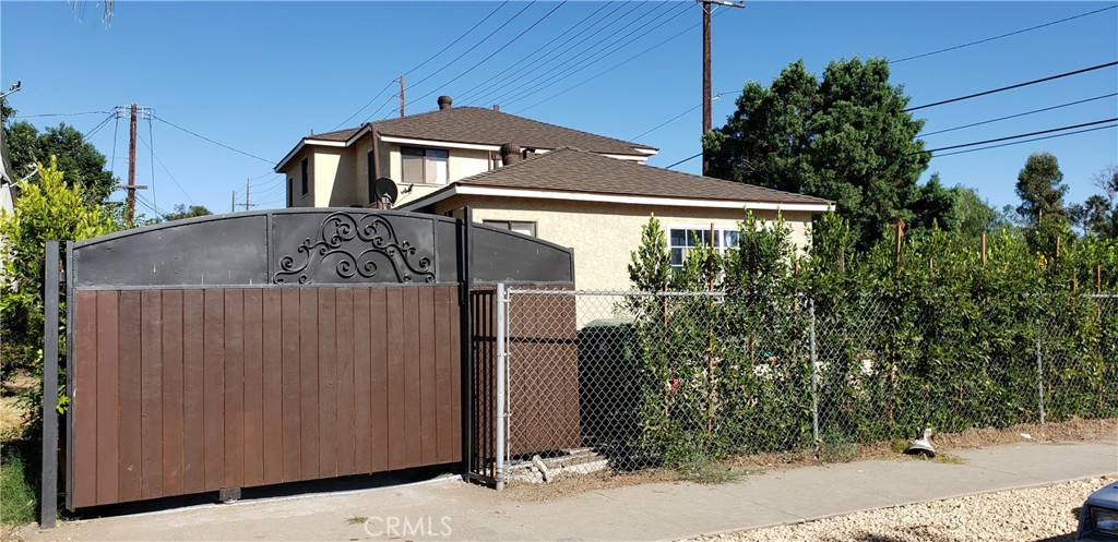 Elegant Apartment for Lease — Exceptional Comfort & Convenience
?? Location: Van Nuys, California
??? Bedrooms: 2?? Bathrooms: 1
This well-appointed gated apartment building offers a serene residential atmosphere within close proximity to key amenities. Designed to accommodate a comfortable and contemporary lifestyle, the property features high-quality finishes and thoughtful details throughout. Totally remodeled Unit.
?? Key Features:
• Spacious interior with abundant natural light
• Fully equipped kitchen with modern appliances, brand new Washer and Dryer, Fridge, Stove, Dishwasher, Garbage Disposal
• Generous storage solutions and closet space
• Private outdoor area (balcony/patio if applicable)
• Split Unit with heating and air conditioning
• In-unit washer/dryer
• Pet policy: No Pets
?? Parking: 2 parking spaces
Nearby Amenities: Public transportation, parks, dining establishments, retail shops, and reputable schools, Close to 405 fwy. Lake Balboa/Balboa Park, Orange Line, Golf Courses.