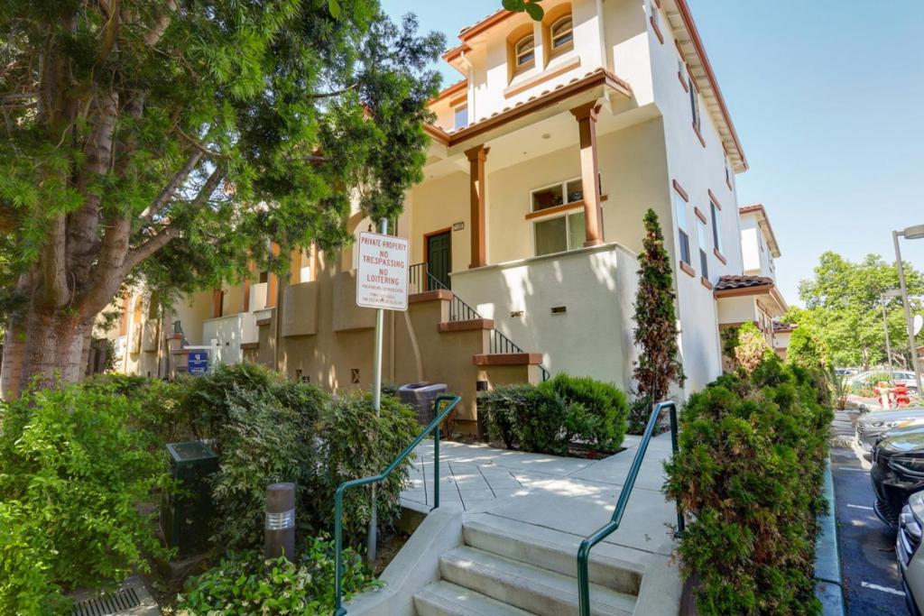 1352 Mckinley Court
