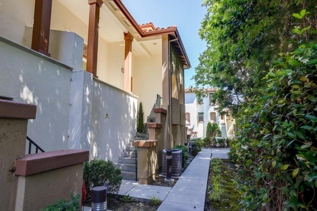1352 Mckinley Court