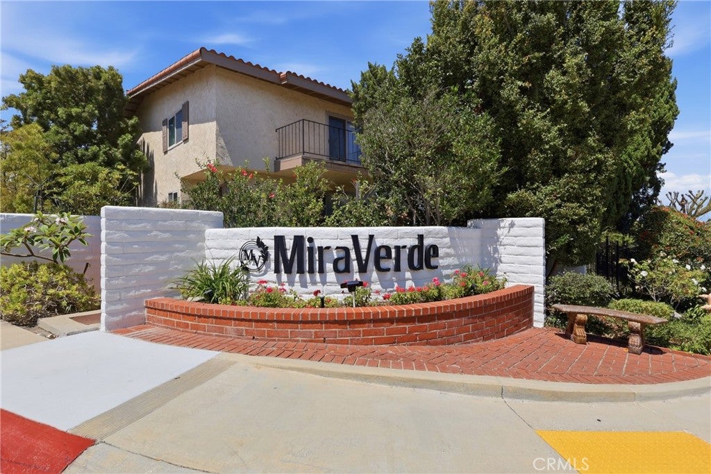 28301 Ridgefalls Court